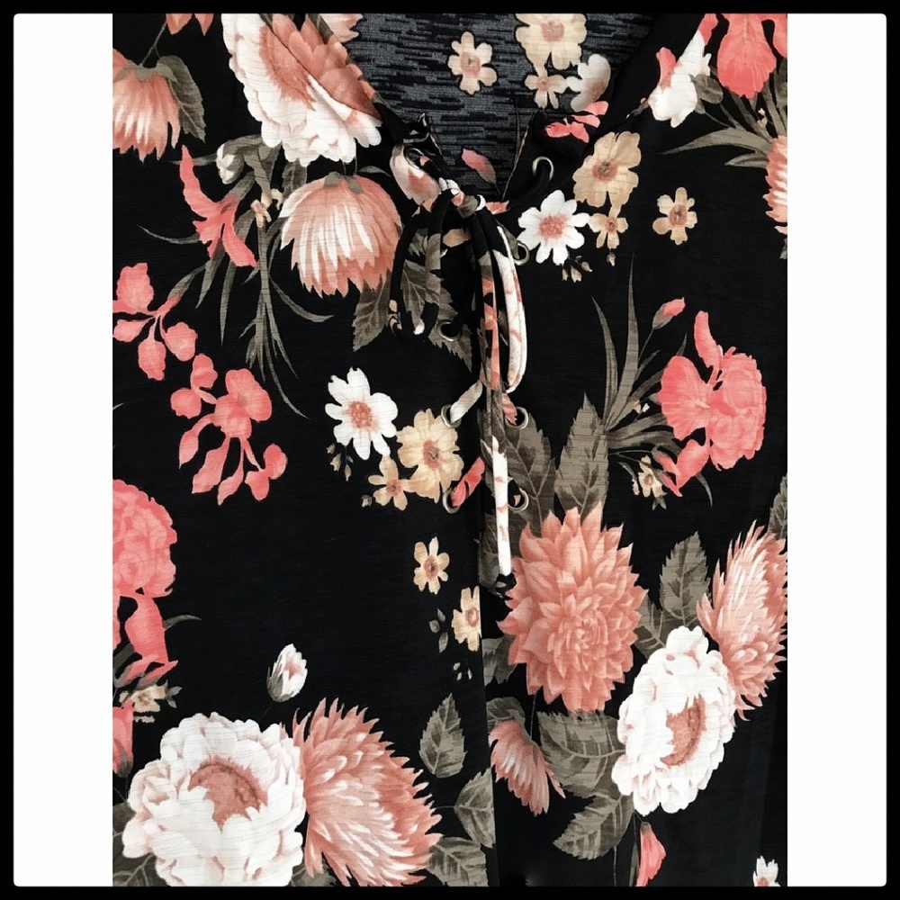 Women's Blouse Exquisite Lace Up Floral Print, NIP - Picture 4 of 6